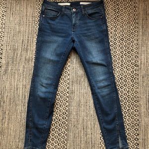 NWOT Pilcro ankle jeans